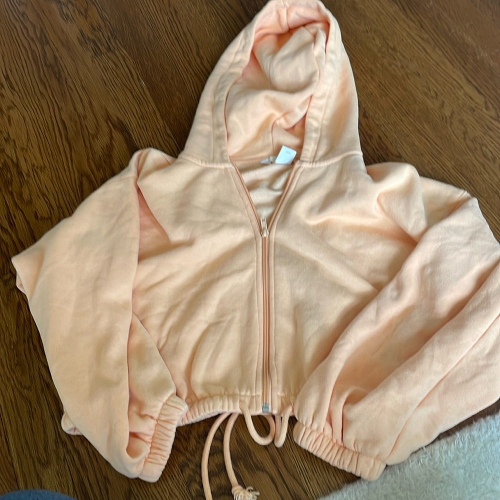 H&M cropped full zip sweatshirt. Size women’s small light orange